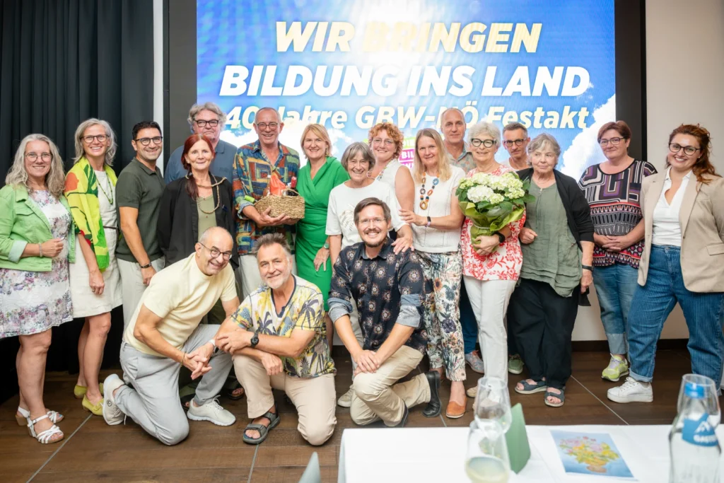Menschen bei der 40 Jahr Feier